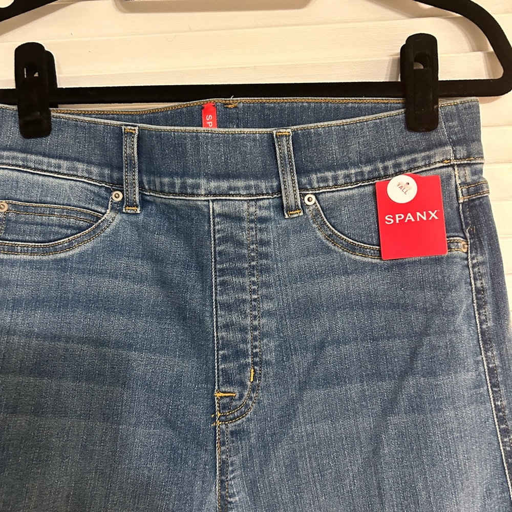 BNWT Spanx wide leg trouser detail jeans! These jeans have a cuffed hem. - Picture 5 of 6